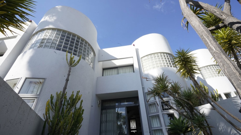 Bachelor apartment to rent in Lyme Park - JBL1721214