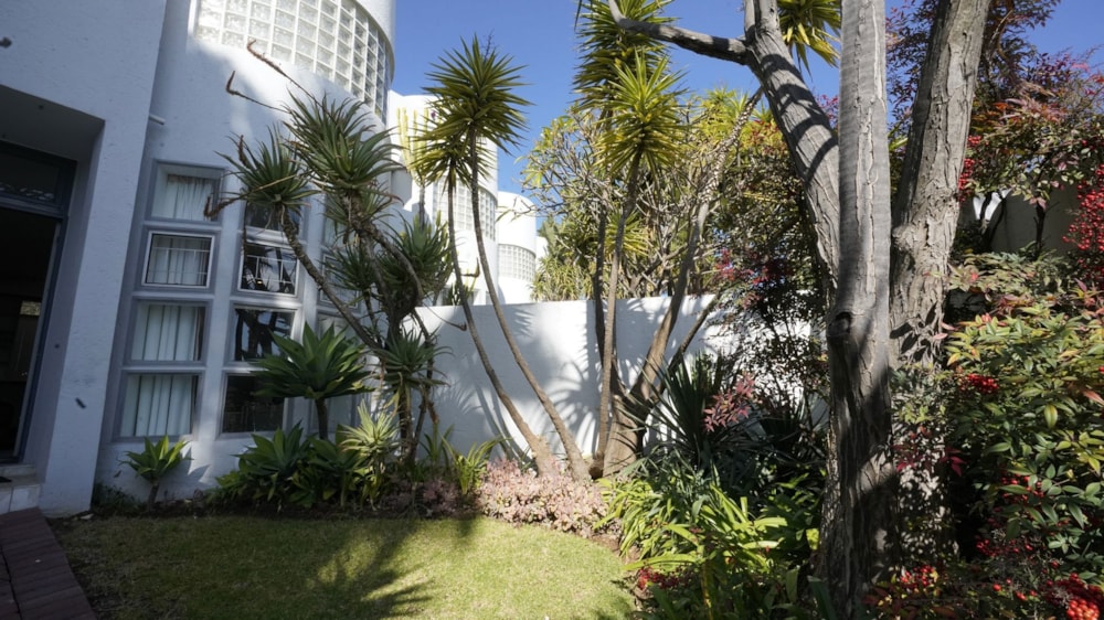 Bachelor apartment to rent in Lyme Park - JBL1721214