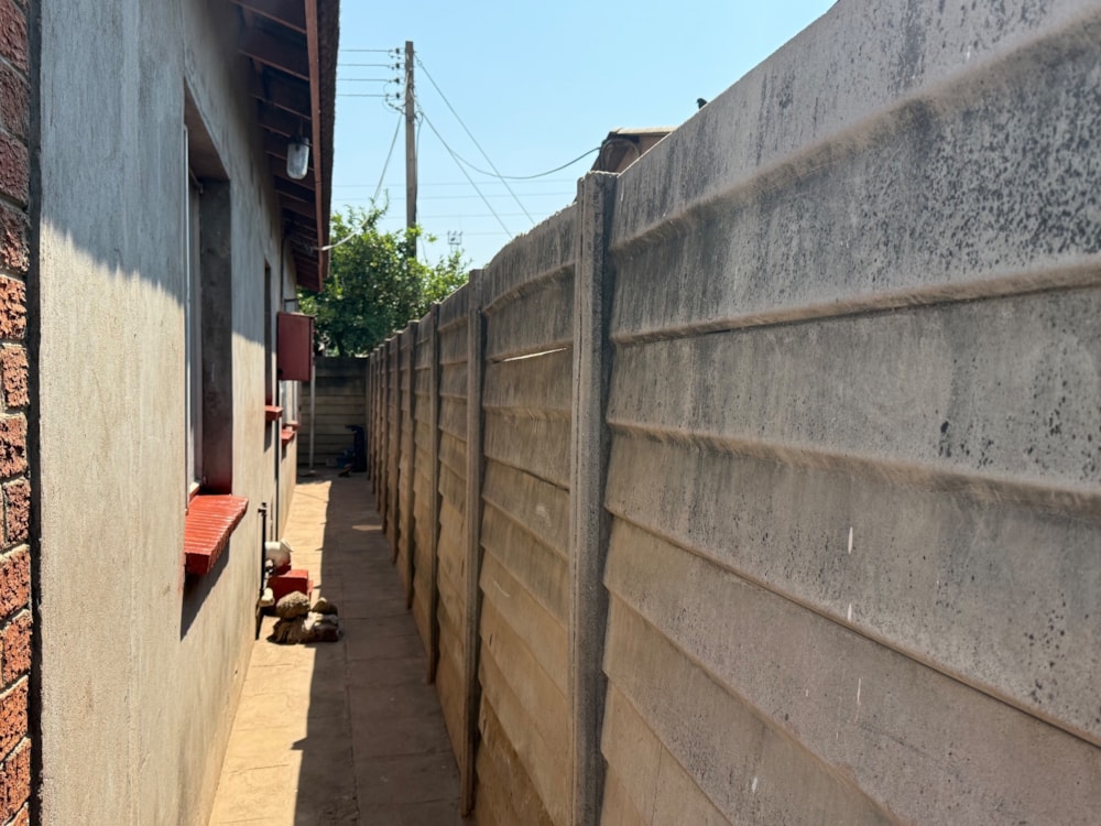 House for sale in Chitungwiza, Zimbabwe - 3ZB1721257