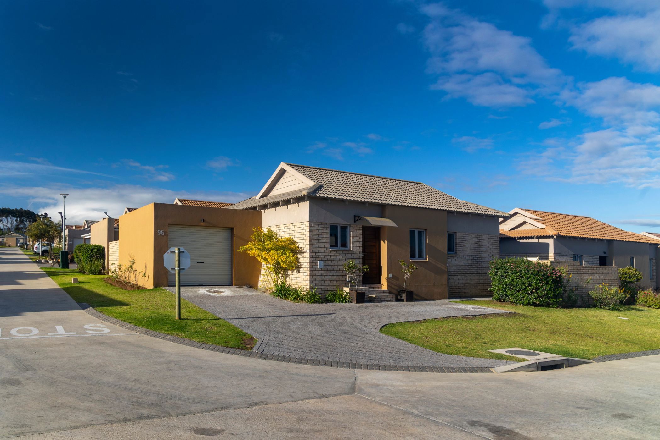 Townhouse to rent in Hansmoeskraal - GEO1721574