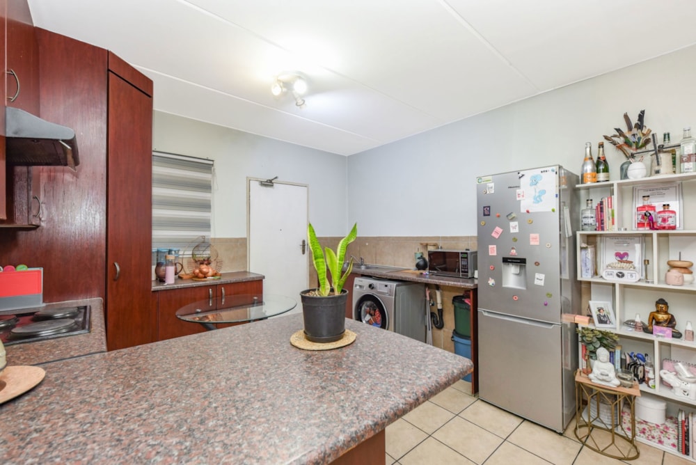 Apartment for sale in North Riding - FW1721302