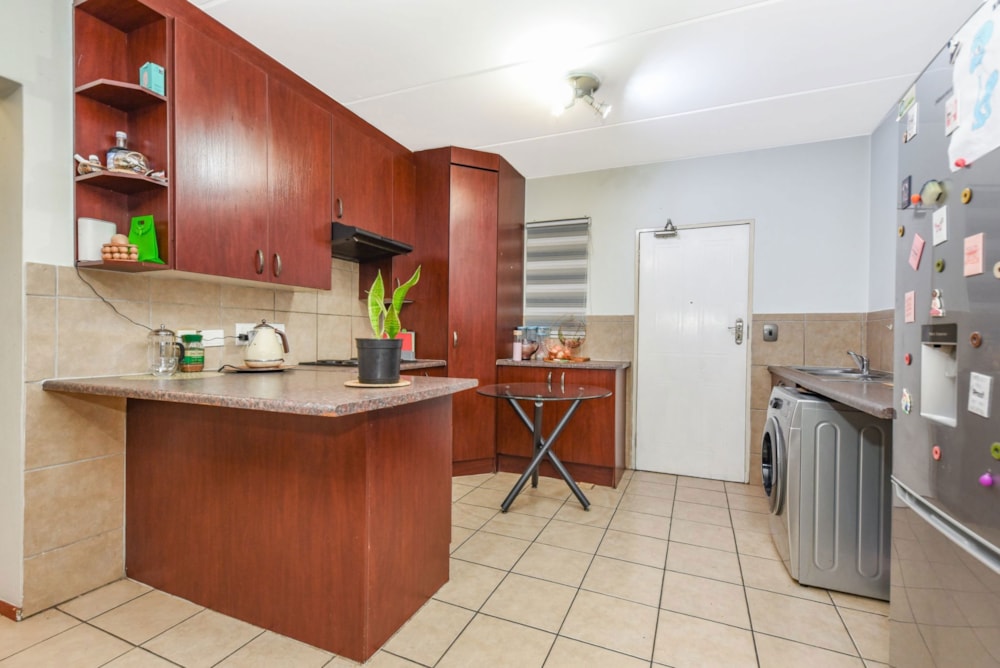 Apartment for sale in North Riding - FW1721302