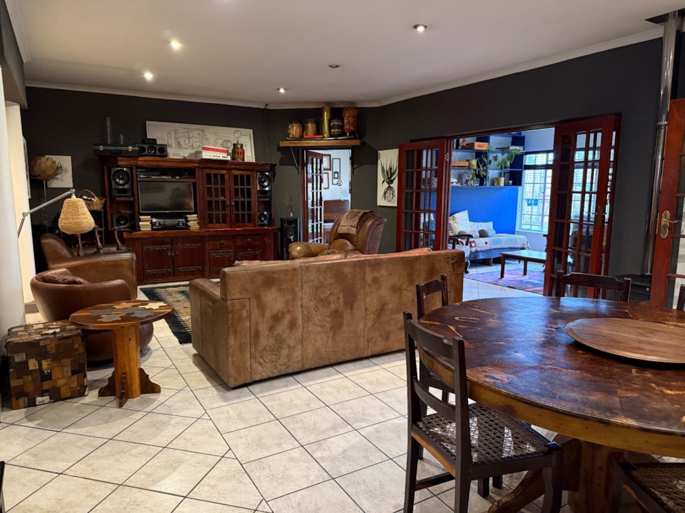 Security complex home for sale in Model Park - 1WD1721410 Security complex home for sale in Model Park - 1WD1721410