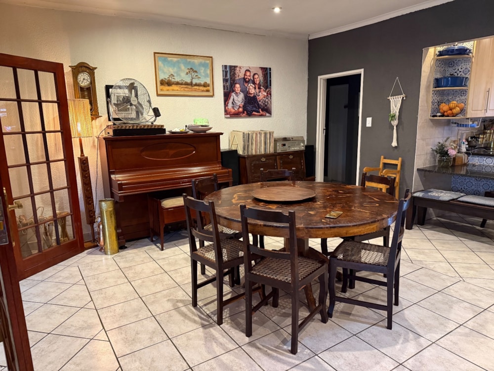 Security complex home for sale in Model Park - 1WD1721410 Security complex home for sale in Model Park - 1WD1721410