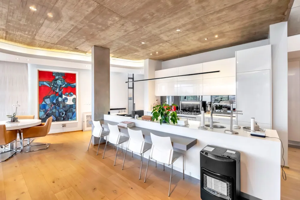 Penthouse apartment sold in Melrose Estate - HP1721400
