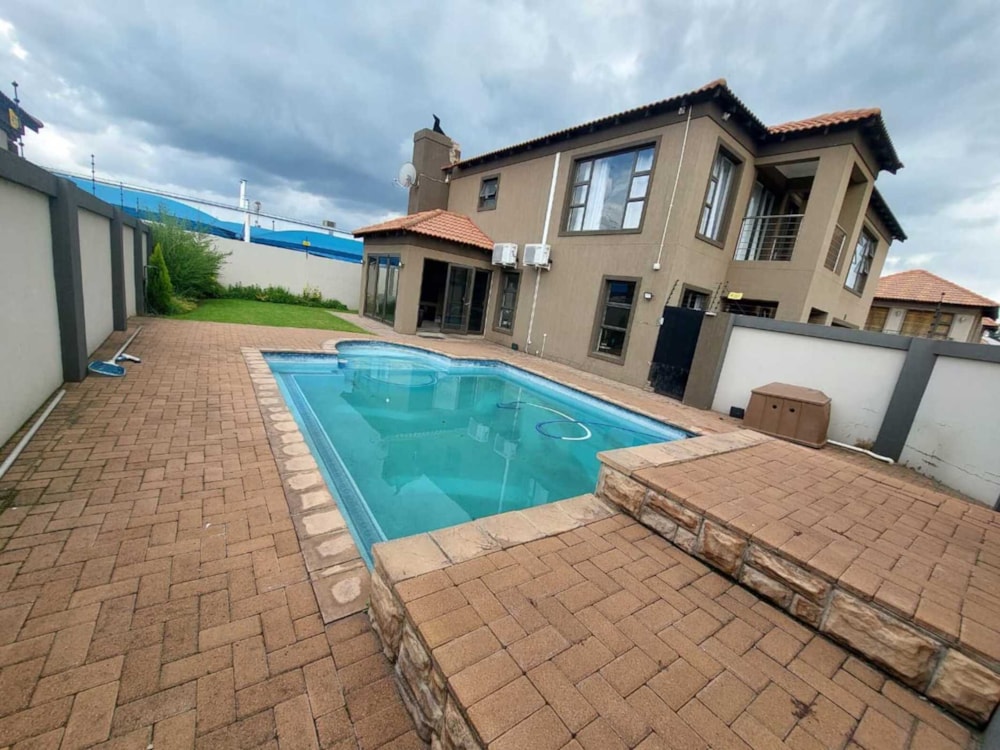 Double-storey house for sale in SW5 Extension 2 - 1VT1721414