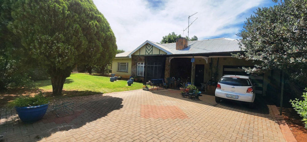 House for sale in Verwoerdpark, Kimberley - 1KJ1721570