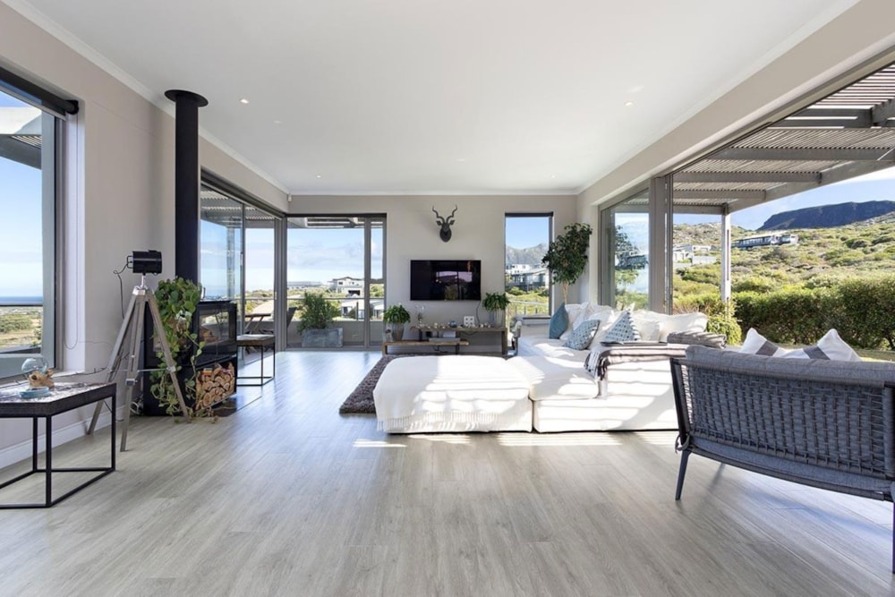 Security estate home to rent in Chapman's Bay Estate - FHL1721660 Security estate home to rent in Chapman's Bay Estate - FHL1721660