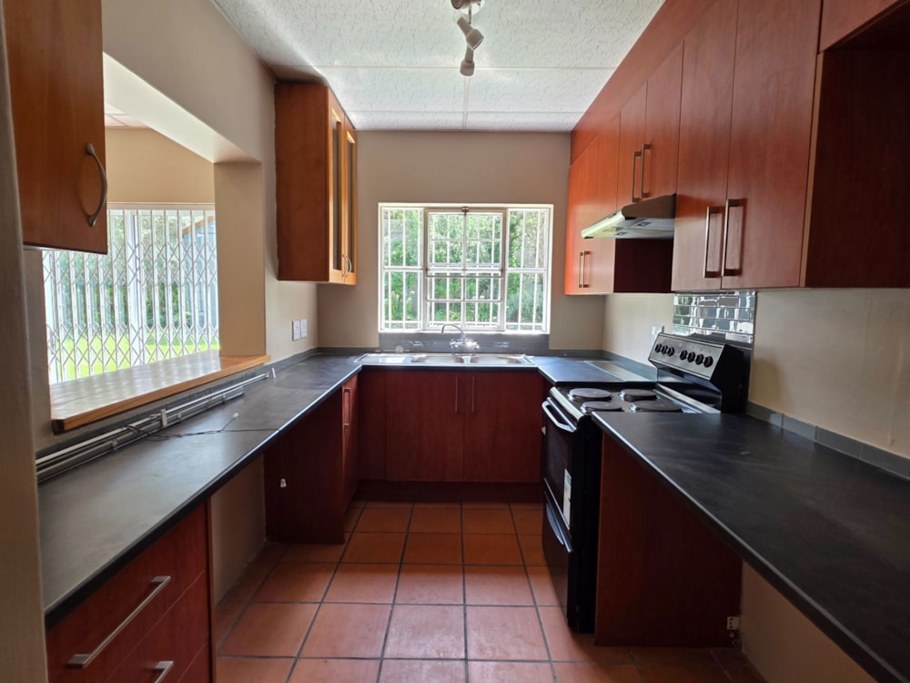Cottage to rent in Craighall Park - JBL1721884
