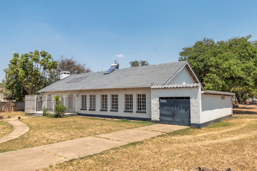 House for sale in Waterfalls, Zimbabwe - 3ZB1721696 House for sale in Waterfalls, Zimbabwe - 3ZB1721696