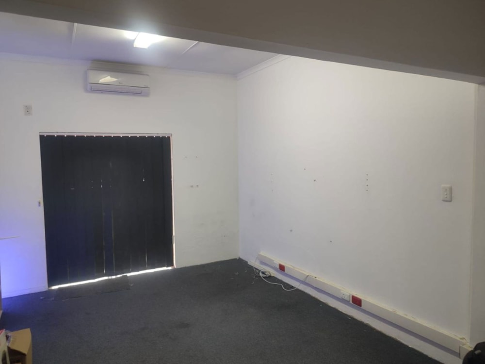 Commercial Building to rent in Mosel - 1UK1721688