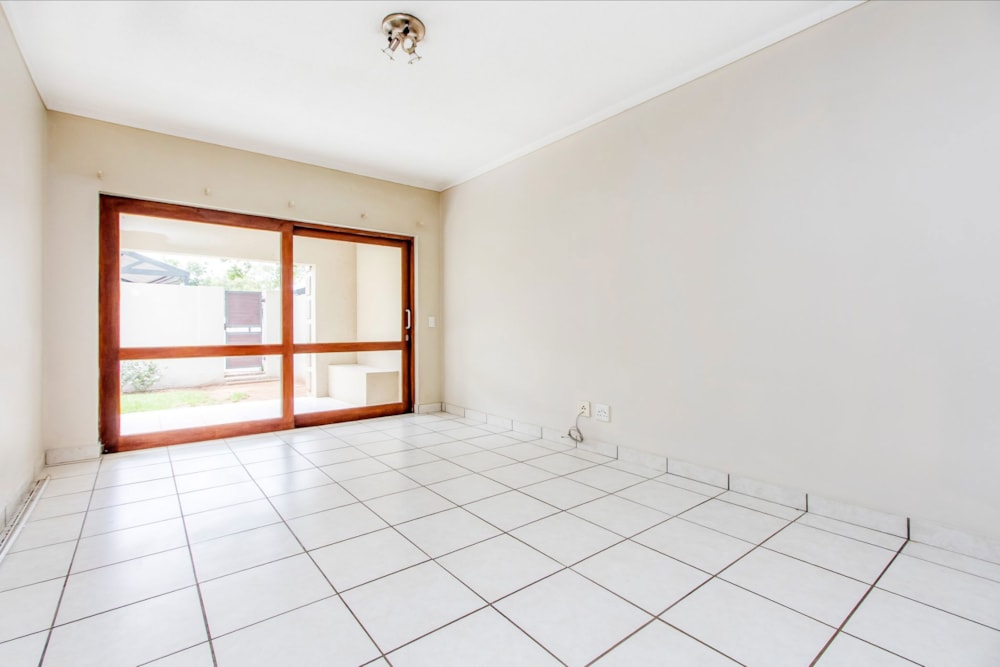 Apartment for sale in Fourways - FW1721817 Apartment for sale in Fourways - FW1721817