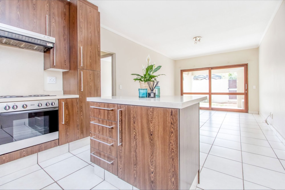 Apartment for sale in Fourways - FW1721817 Apartment for sale in Fourways - FW1721817