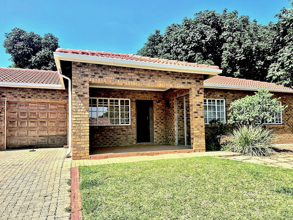 Townhouse for sale in Safari Gardens - 1RU1721858