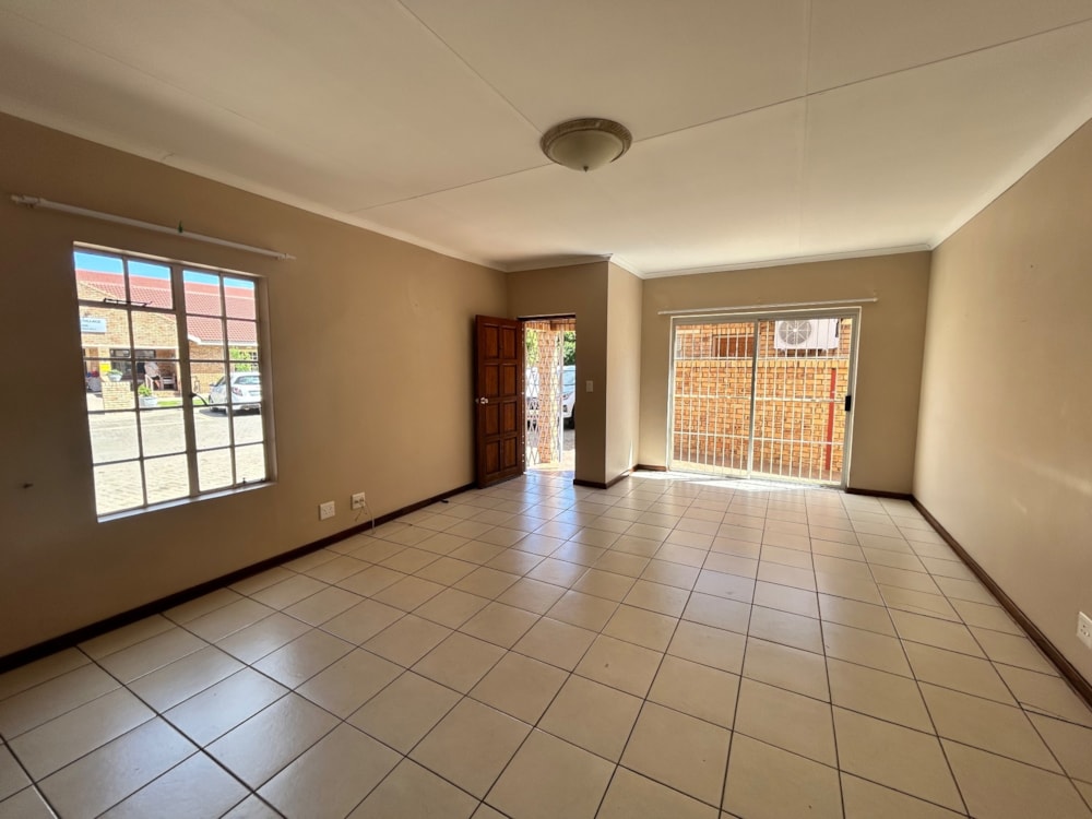 Townhouse for sale in Royldene - 1KJ1721880