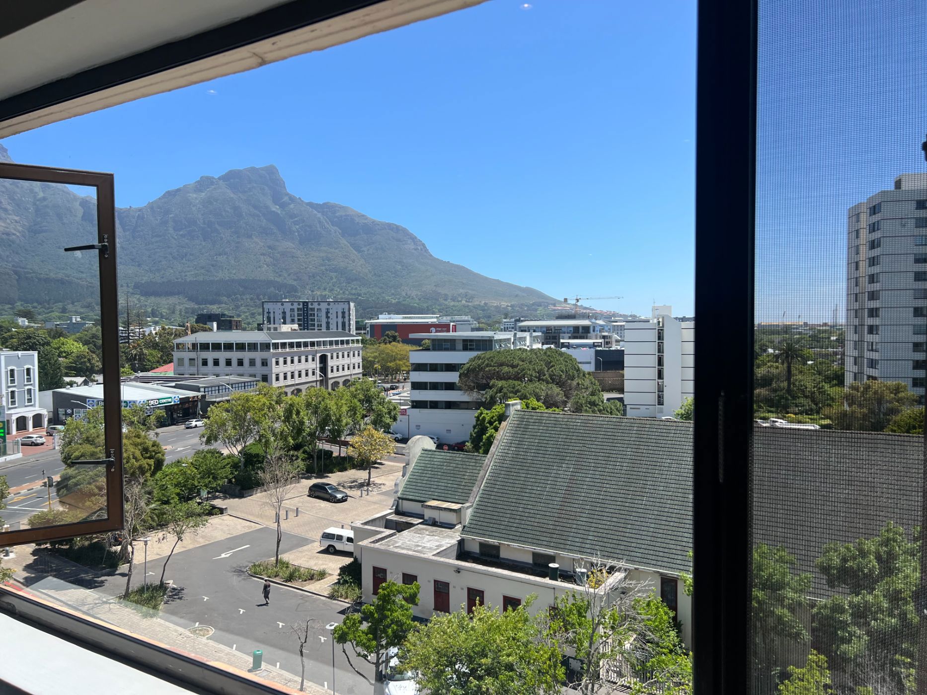 Apartment to rent in Claremont, Cape Town - RBL1721887