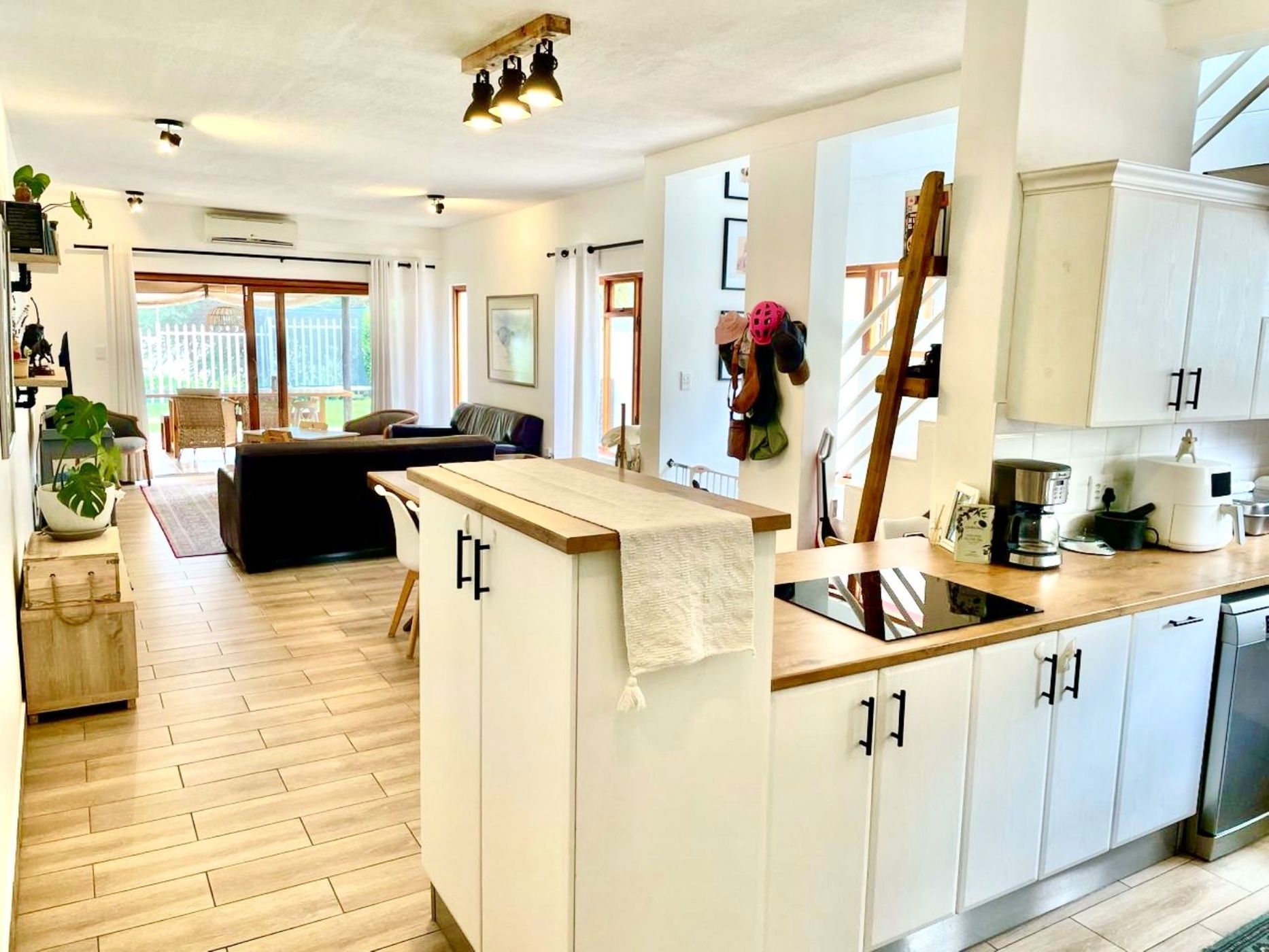 Townhouse for sale in Avis, Namibia - 3NM1721952