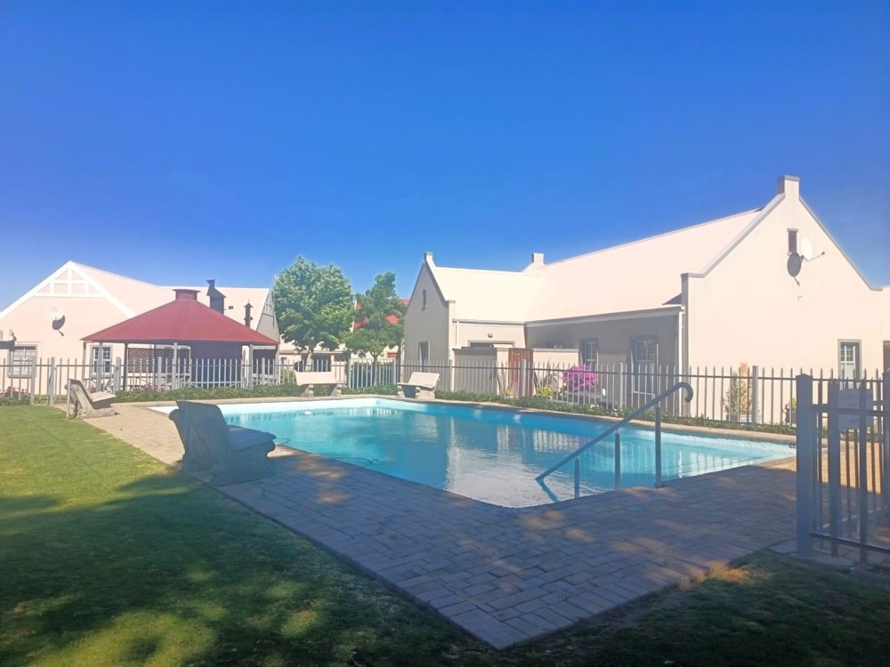 Townhouse for sale in Oudtshoorn - 1OU1722167