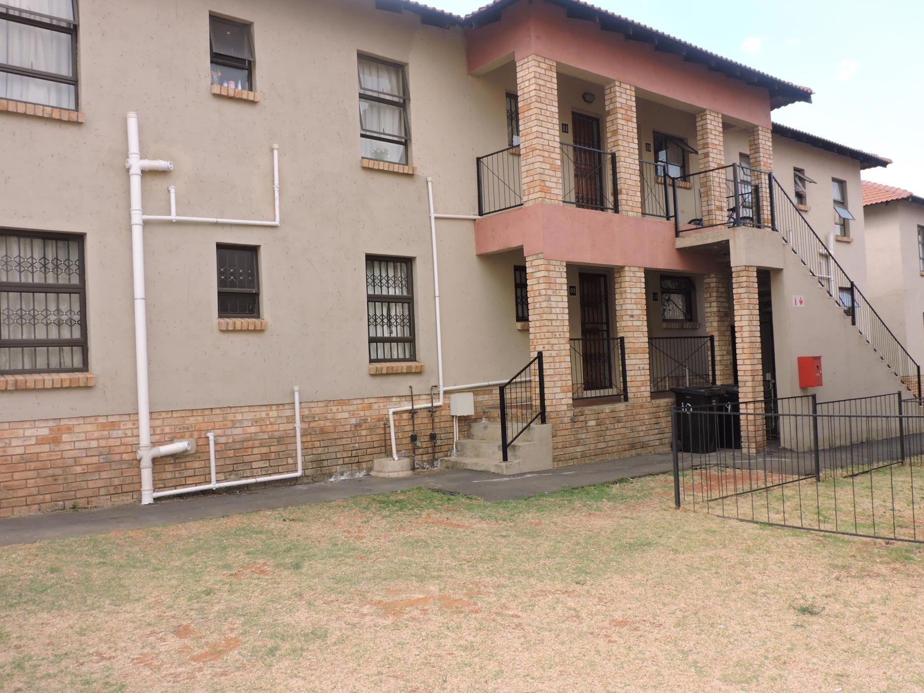 Townhouse for sale in Grobler Park - RAN1722061