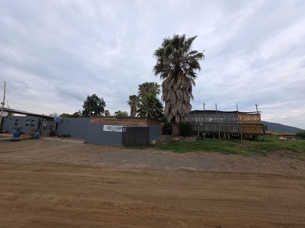 Commercial Building let in Melodie - 1HR1722126