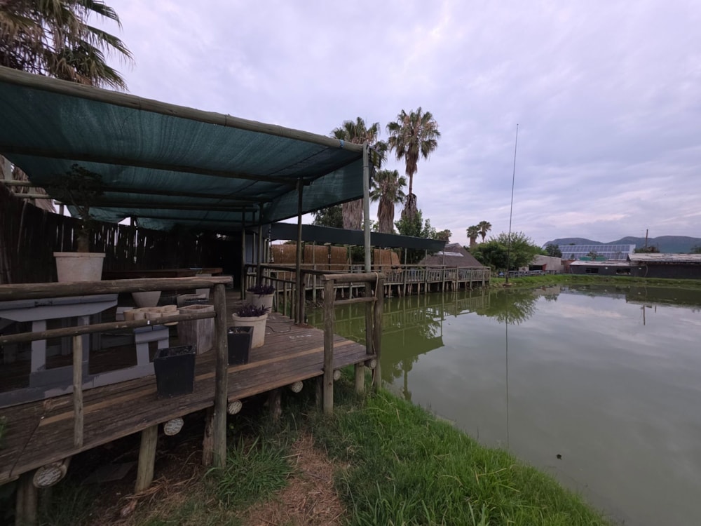 Commercial Building let in Melodie - 1HR1722126