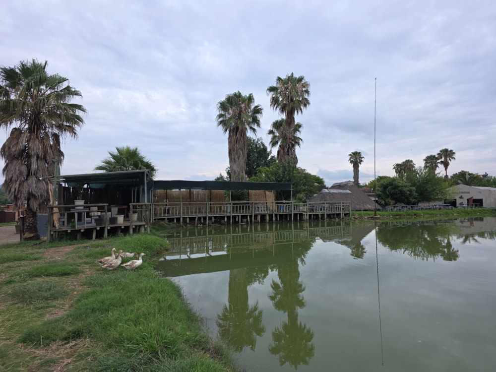 Commercial Building let in Melodie - 1HR1722126