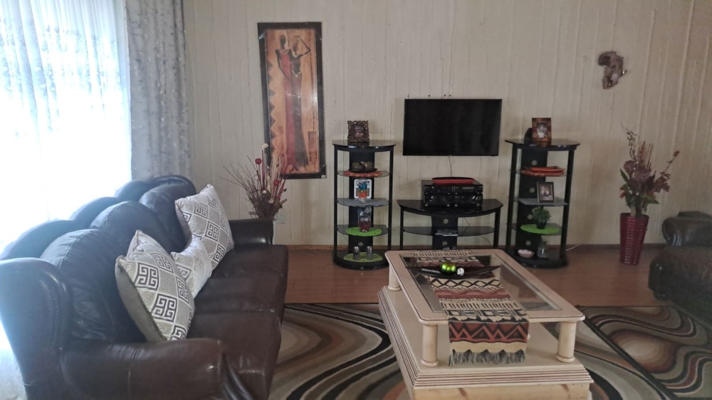 House for sale in Kanonkop, Middelburg, Mpumalanga - 1MD1722349 House for sale in Kanonkop, Middelburg, Mpumalanga - 1MD1722349