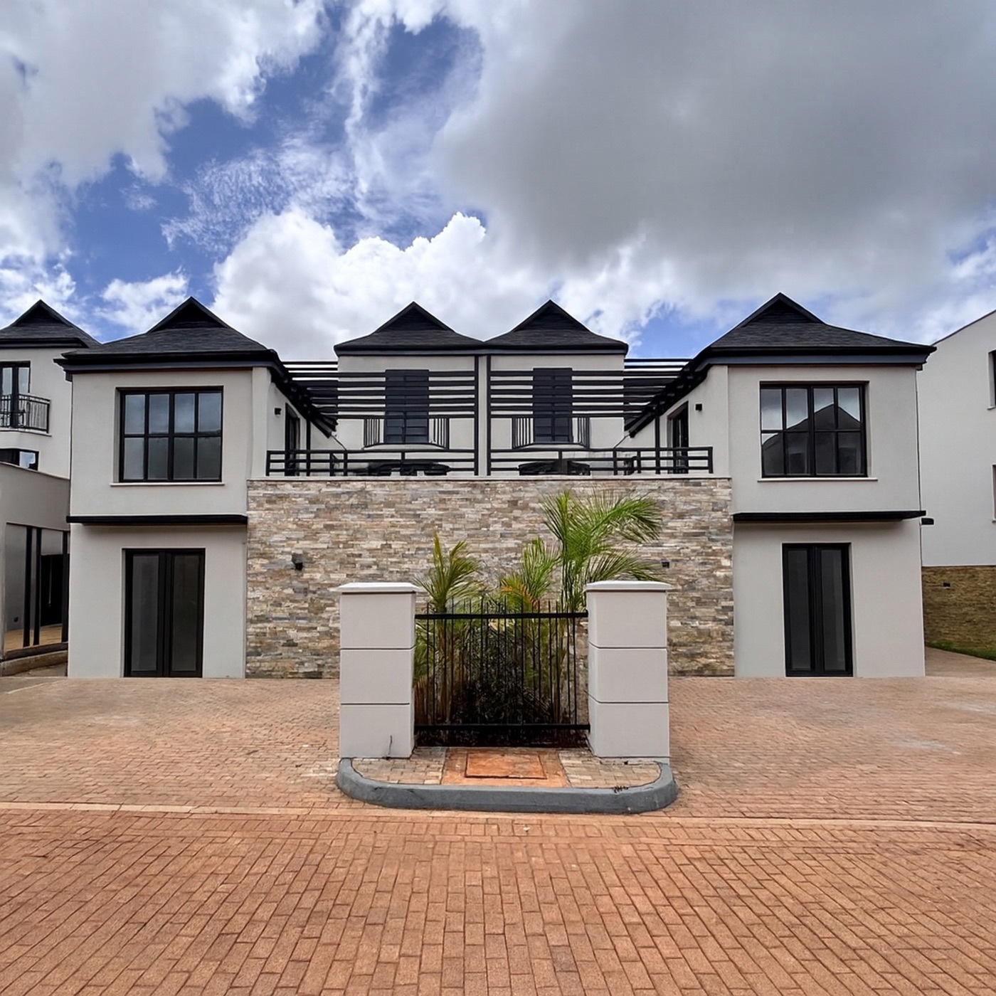 Townhouse to rent in Runda , Kenya - 3KE1722257