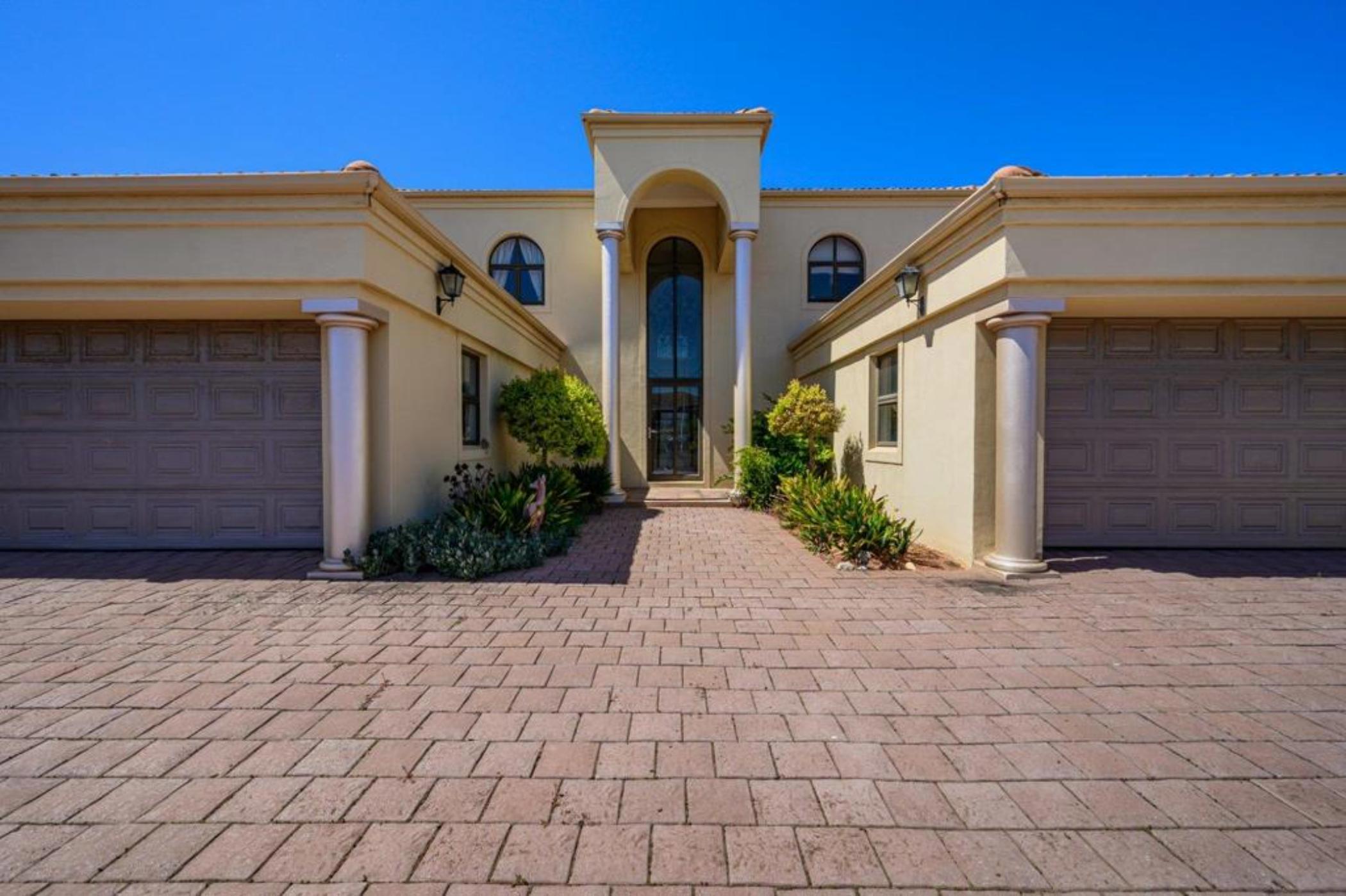 Double-storey house for sale in Bluewater Bay, Port Elizabeth, Gqeberha - 1PLZ1722597