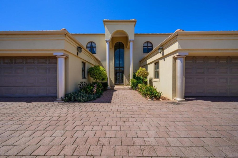 Double-storey house for sale in Bluewater Bay, Port Elizabeth, Gqeberha - 1PLZ1722597