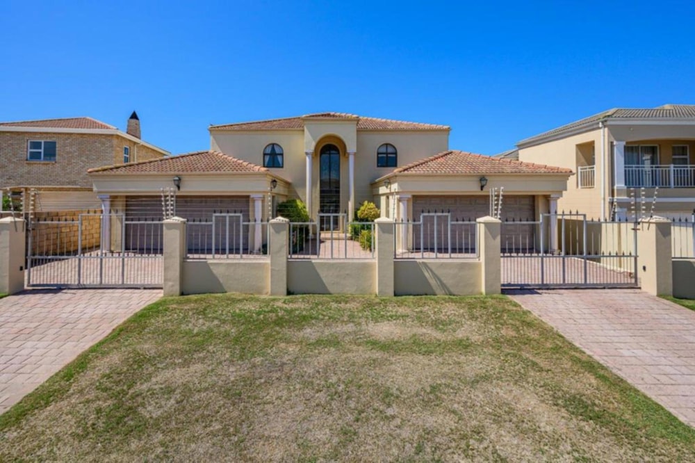 Double-storey house for sale in Bluewater Bay, Port Elizabeth, Gqeberha - 1PLZ1722597