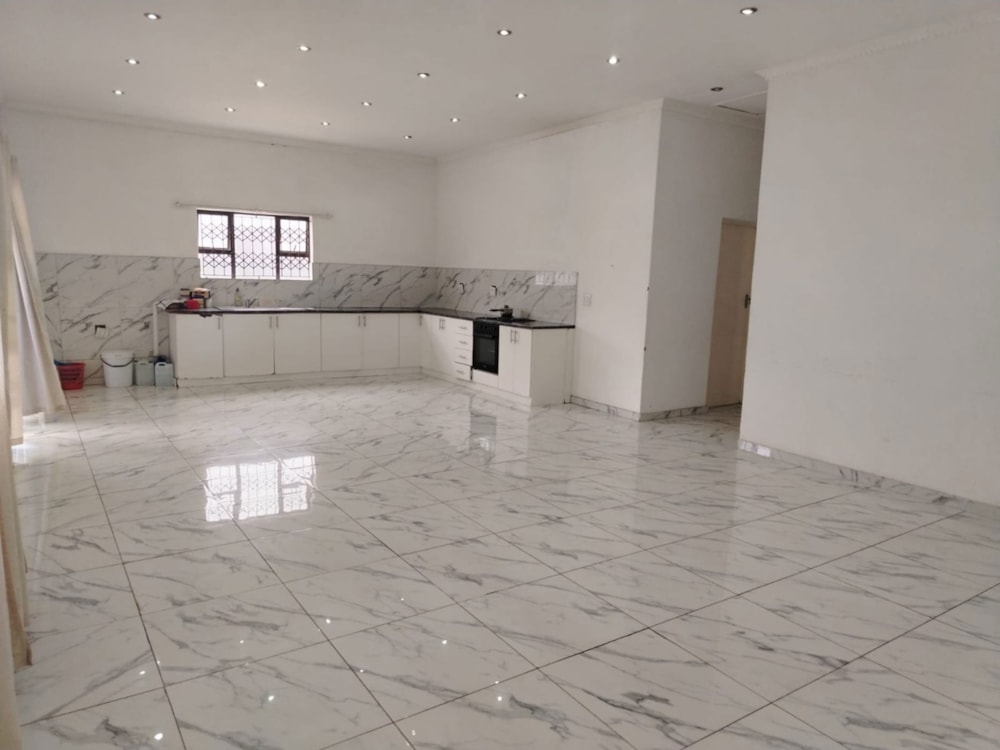 House for sale in Isipingo Beach - 1DA1722384 House for sale in Isipingo Beach - 1DA1722384