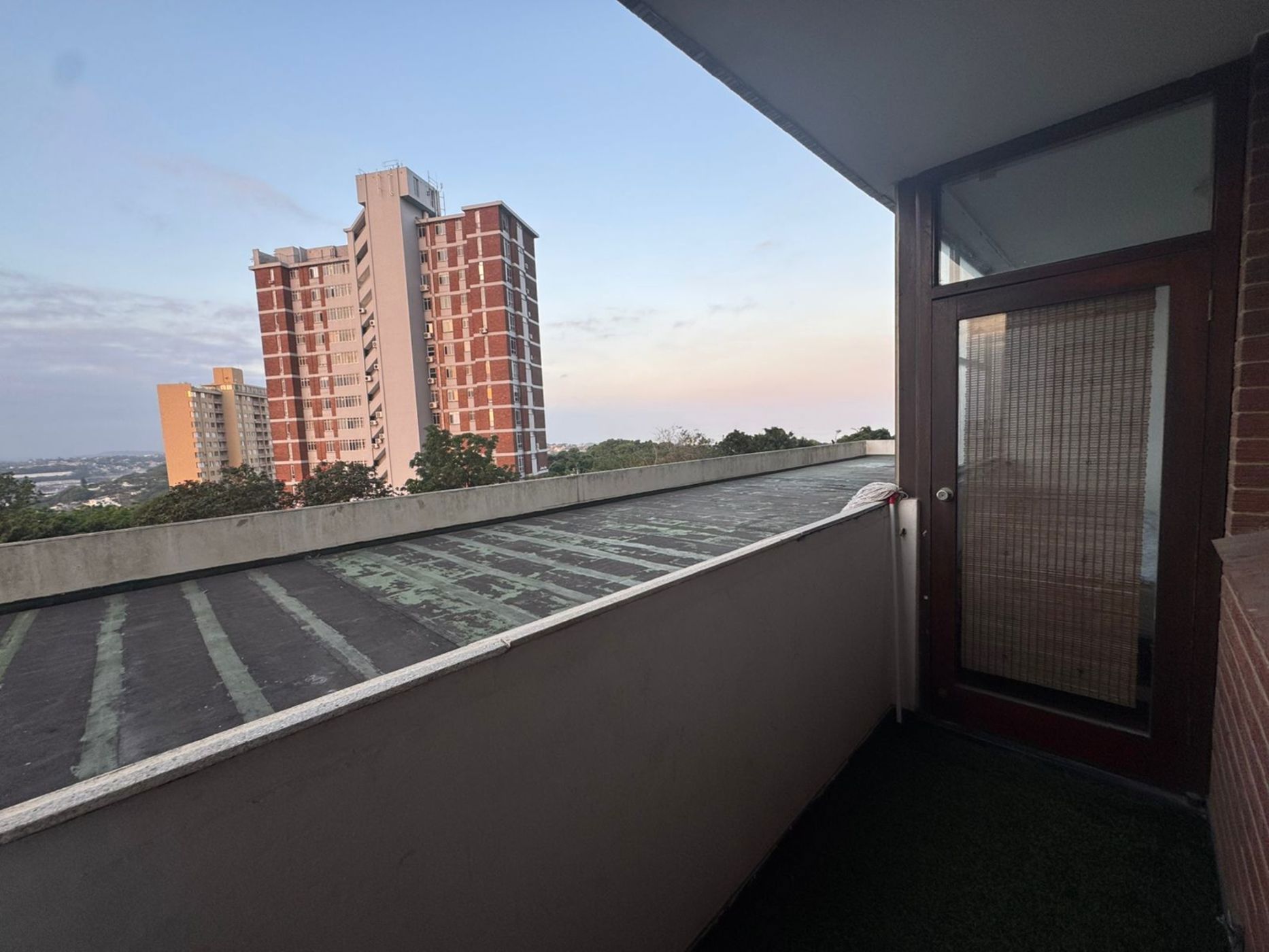 Bachelor apartment to rent in Morningside, Durban - 1DA1722344