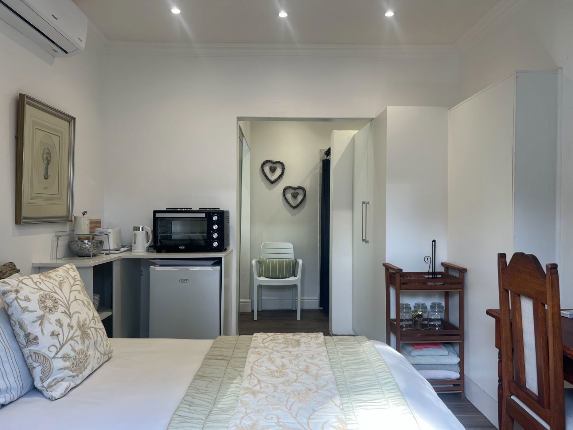 Bachelor apartment to rent in Newlands, Cape Town - RBL1722537