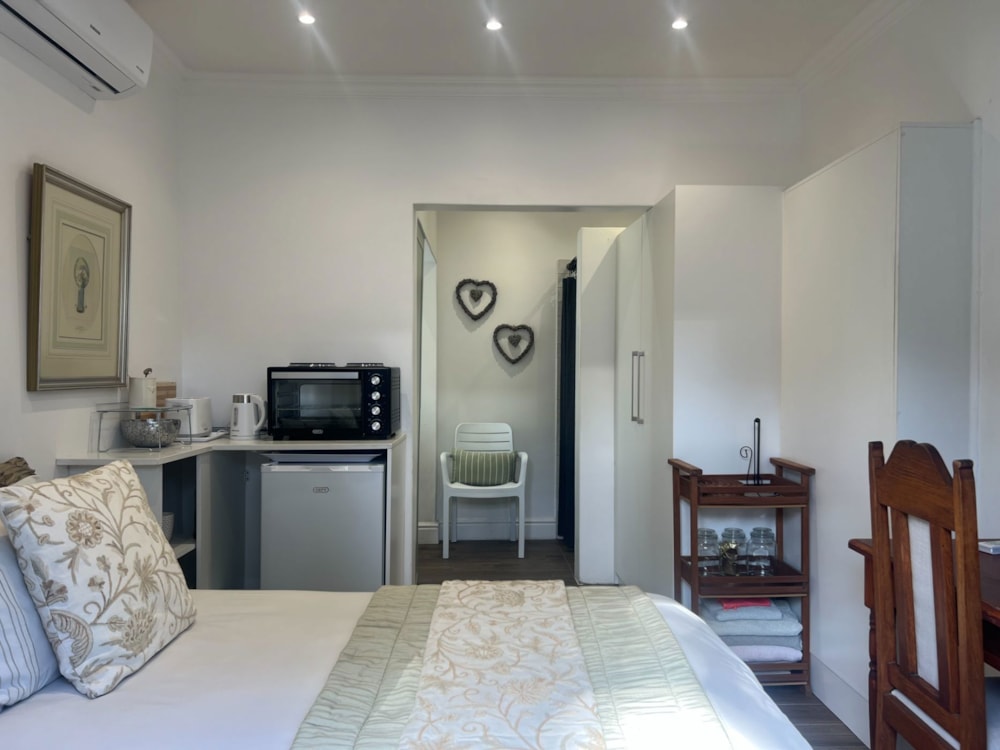 Bachelor apartment to rent in Newlands, Cape Town - RBL1722537 Bachelor apartment to rent in Newlands, Cape Town - RBL1722537