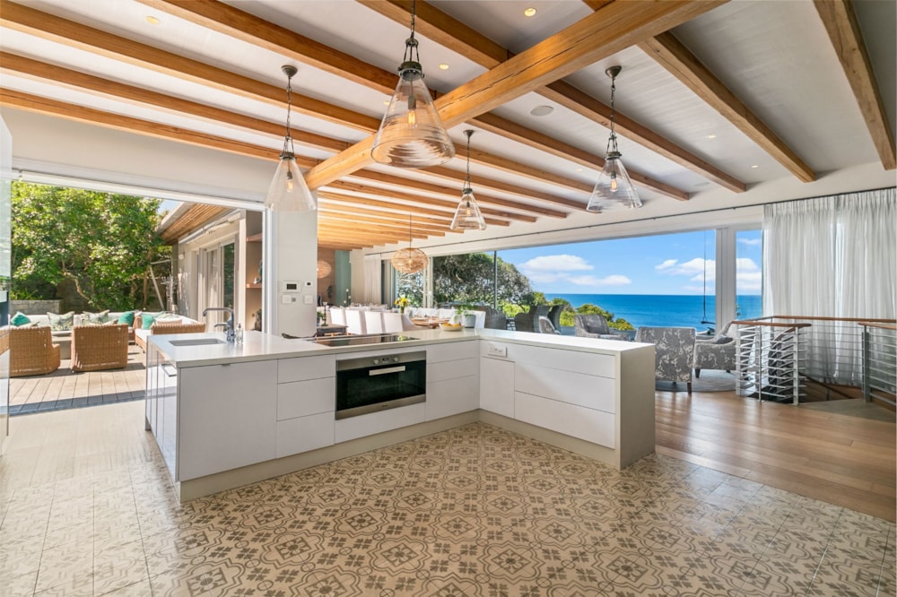 Beachfront villa to rent in Plettenberg Bay - 1KG1722560 Beachfront villa to rent in Plettenberg Bay - 1KG1722560