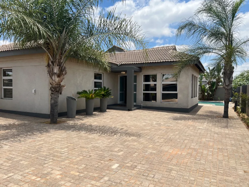House let in Block 10, Botswana - 3BO1722682