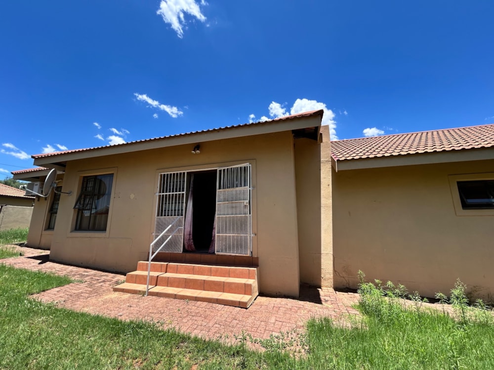 Townhouse for sale in Barkly West - 1KJ1722799 Townhouse for sale in Barkly West - 1KJ1722799