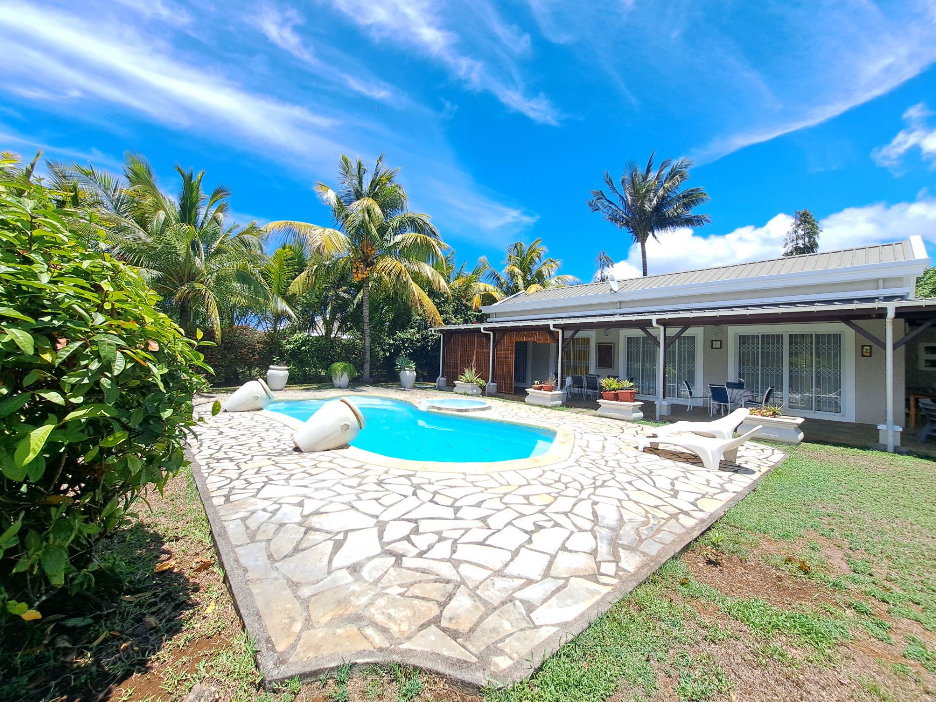 House to rent in Roches Noires, Mauritius - MPR1722848