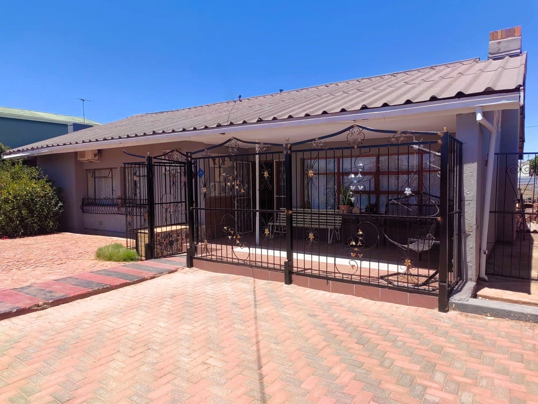 House sold in Oudtshoorn - 1OU1722859