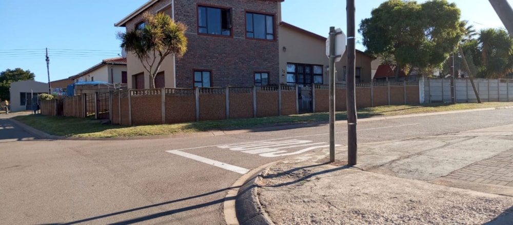 Multi-storey house for sale in Albertinia - 1SR1722865 Multi-storey house for sale in Albertinia - 1SR1722865