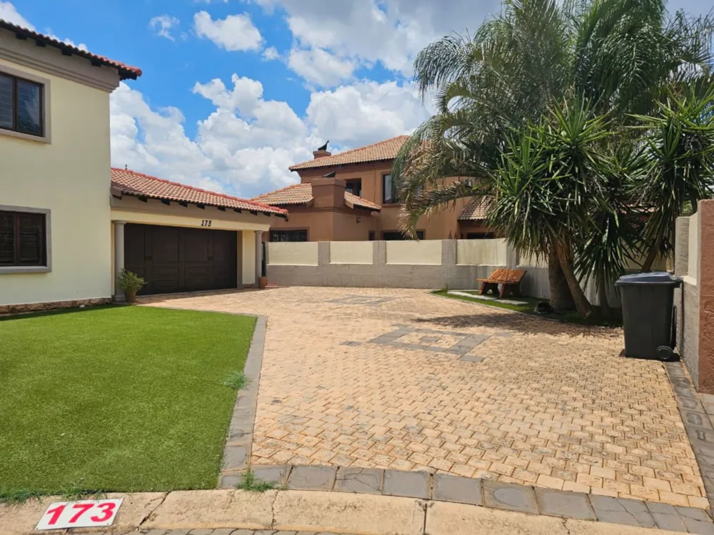Double-storey house let in Montana, Pretoria North - MZL1722978 Double-storey house let in Montana, Pretoria North - MZL1722978