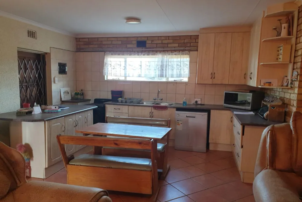 House let in Jackaroo Park - 1WD1722971