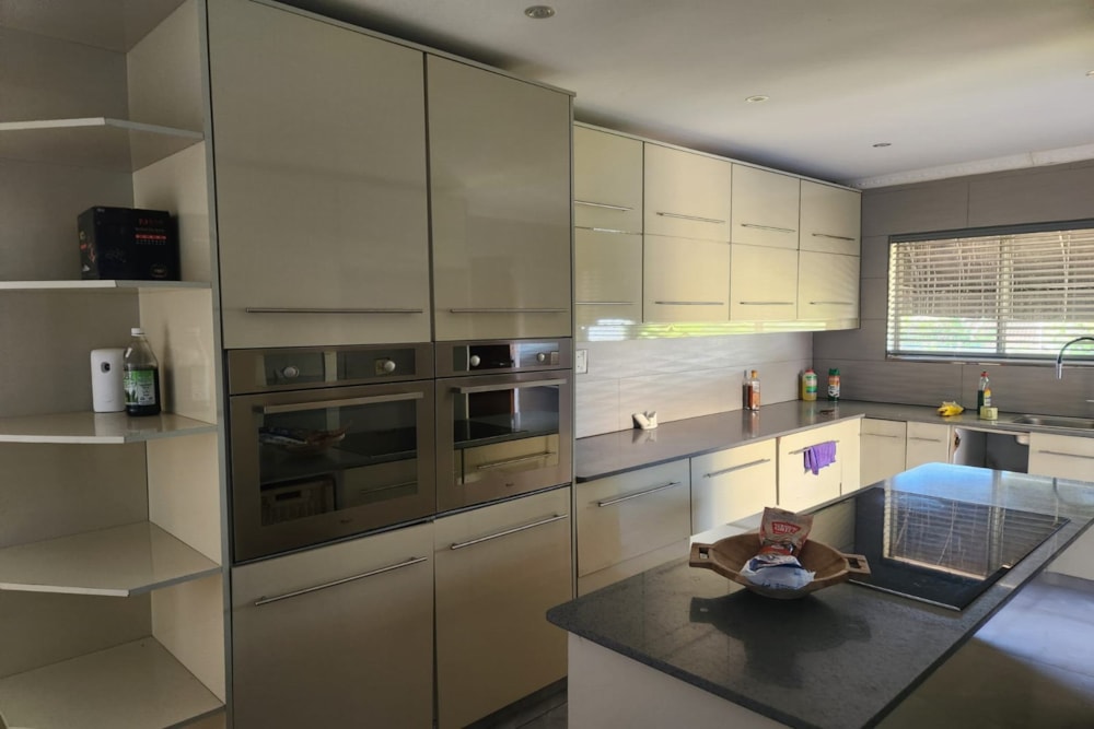 House let in Illovo Glen - 1WB1723308 House let in Illovo Glen - 1WB1723308