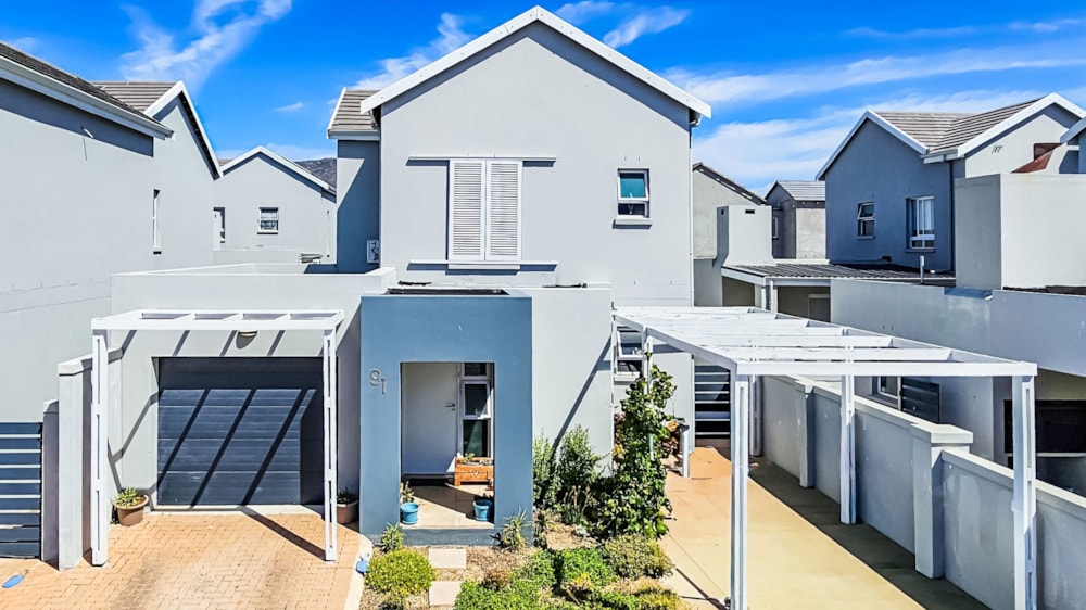 Double-storey house to rent in Paarl - TKL1723488 Double-storey house to rent in Paarl - TKL1723488