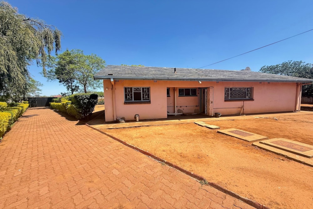 House for sale in Matsheumhlope, Bulawayo, Zimbabwe - 3ZB1723409 House for sale in Matsheumhlope, Bulawayo, Zimbabwe - 3ZB1723409