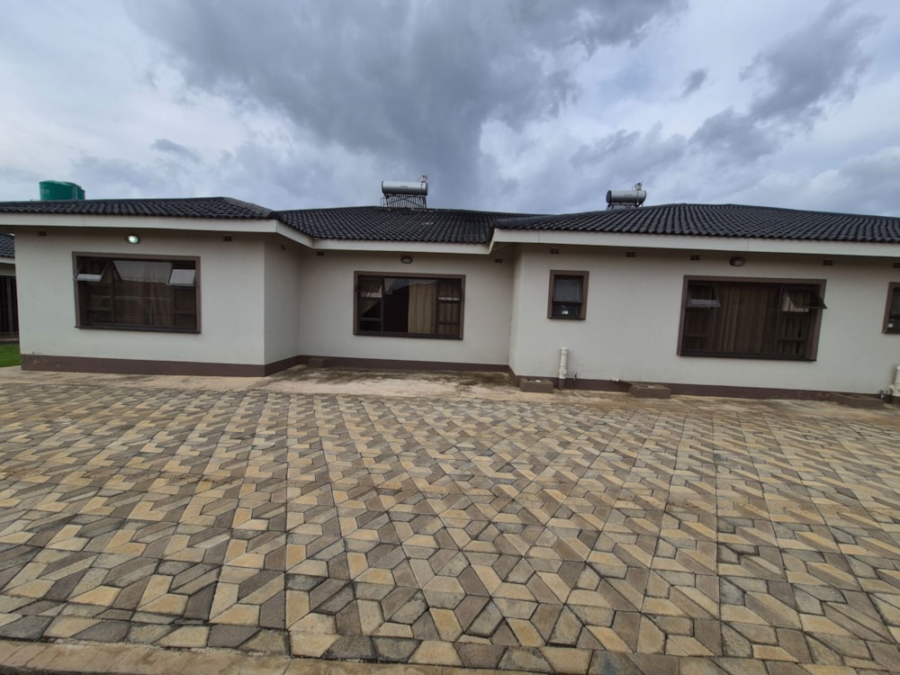 House for sale in Sandton, Zimbabwe - 3ZB1724535 House for sale in Sandton, Zimbabwe - 3ZB1724535