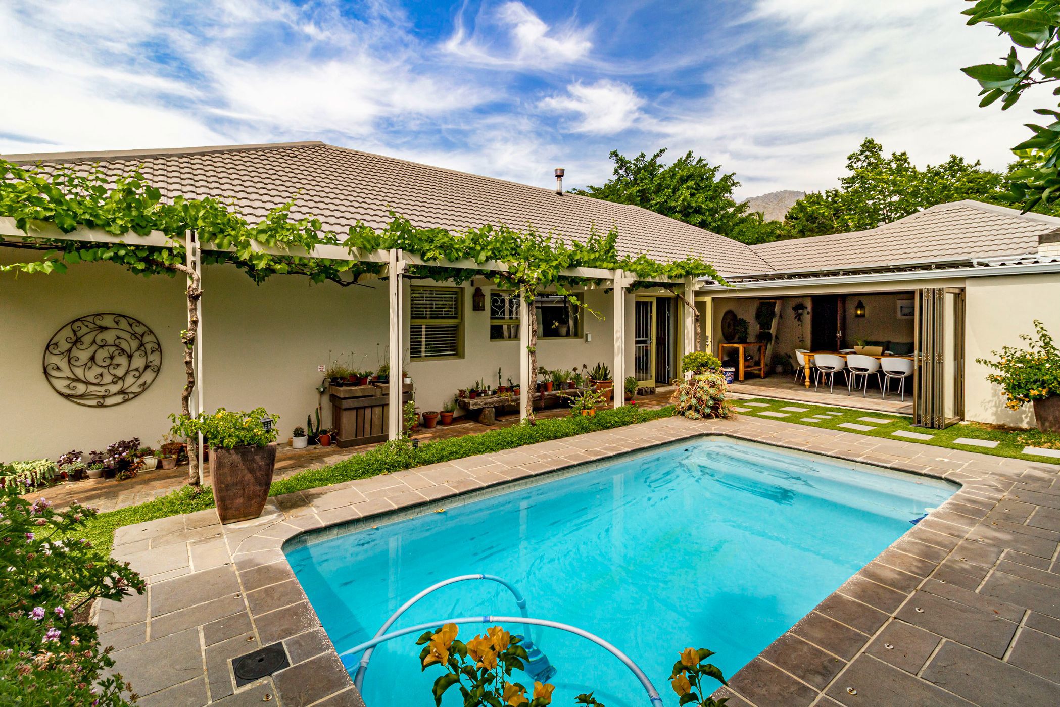 Single-storey house for sale in Paradyskloof - ST1722144