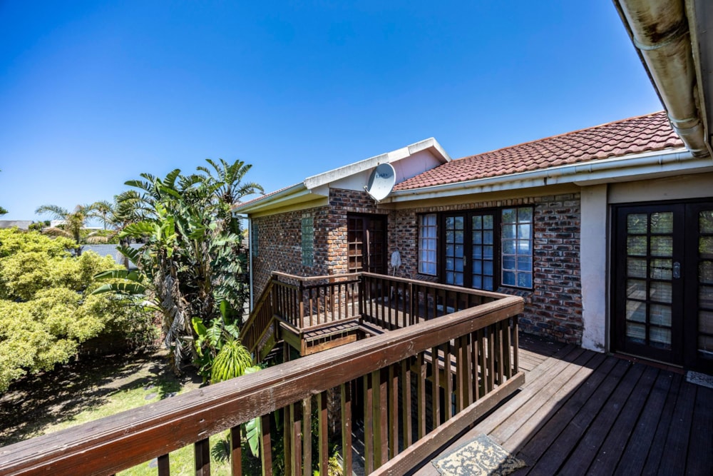 Double-storey house for sale in Gonubie - 1EZ1721578