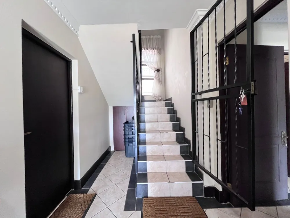 Double-storey cluster for sale in Ou Dorp - 1JF1721101
